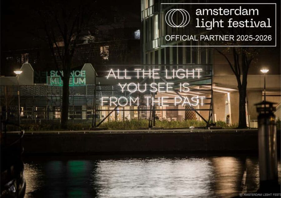 Amsterdam Light Festival Live Commentary & Optional Drinks - Live skipper commentary vs audio guide: pick the learning mode that fits you