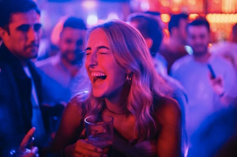 Amsterdam: Ludwig's Original Pub Crawl with VIP Club Entry - Why Amsterdam nightlife is best with a local in front