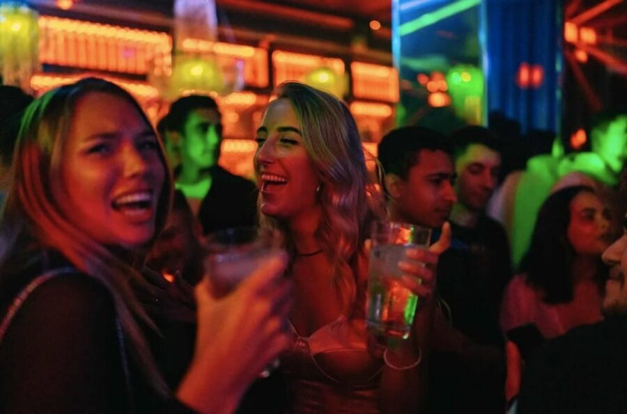Amsterdam: Ludwig's Red Light Pub Crawl with VIP Club Entry - Amsterdam Red Light Pub Crawl in 4 Hours: Why It’s a Smart First Night