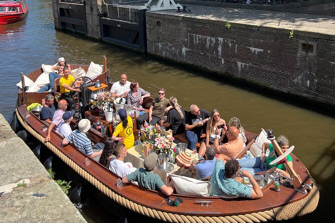 Amsterdam Luxury Boutique Boat tour with Unlimited Beer and Wine - Boat Comfort and Sight Lines: Open-Air vs Covered Seats