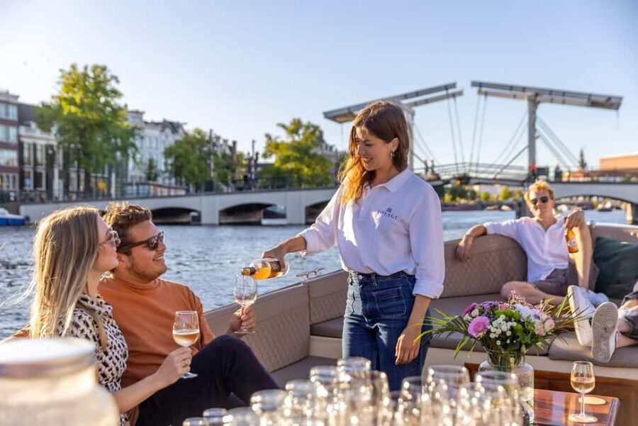 Amsterdam: Luxury Canal Cruise with Optional Snacks & Drinks - D’Vijff Vlieghen to Keizersgracht: The Easy, Central Setup