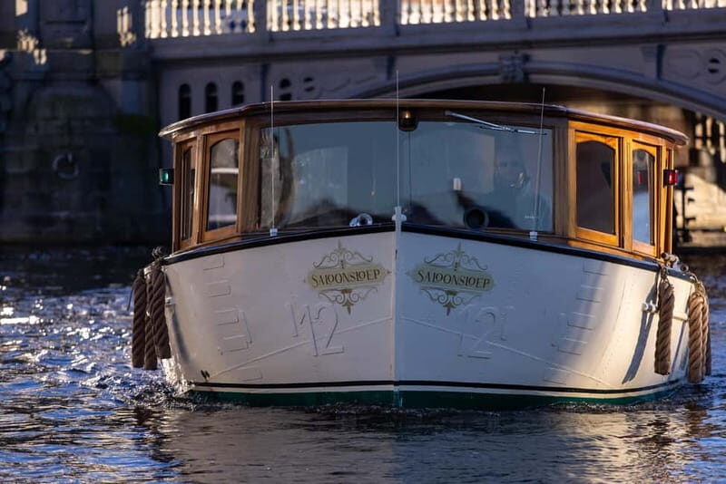 Amsterdam: Luxury Canal Cruise with Optional Snacks & Drinks - Guides Who Actually Make the Canals Make Sense