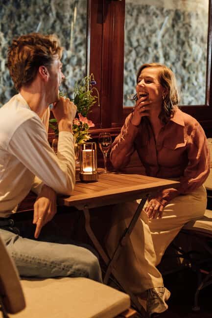 Amsterdam: Luxury Cruise Unlimited Cocktails & Snacks Option - A 1-hour luxury cruise that turns canal views into a real plan
