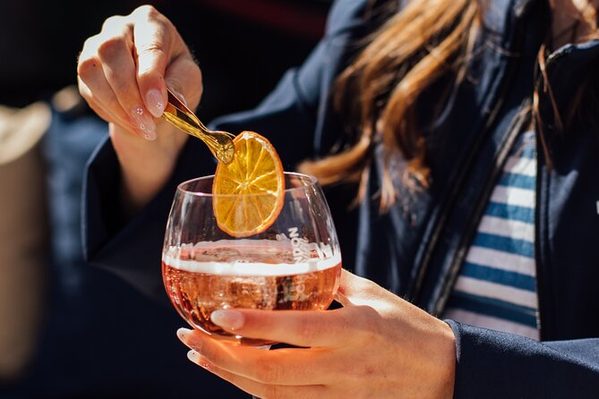 Amsterdam: Luxury Saloon Boat Cruise with Cocktails & Waffle - Timing: daytime calm vs night atmosphere