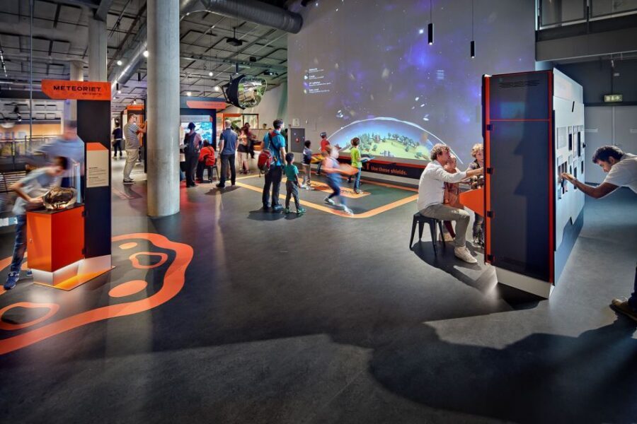 Amsterdam: NEMO Science Museum Ticket - Workshops, videos, experiments, and the live show language note