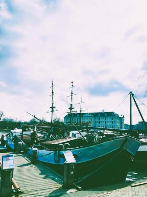 Amsterdam: Off the Beaten Path Bike Tour in French - Price and value: what $41 buys you in real terms