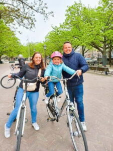 Amsterdam: Off the Beaten Path Bike Tour in French - Finding Bike Rental Reine and getting your bike sorted fast