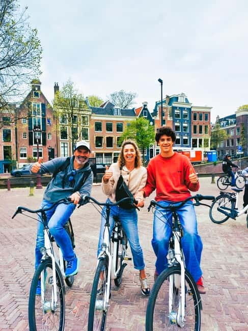 Amsterdam: Off the Beaten Path Bike Tour in French - The guide factor: how Samy’s French turns streets into stories