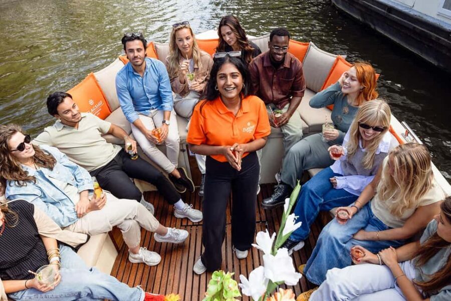Amsterdam: Open Boat Cruise option Unlimited Drinks & Bite - Crew and commentary: the human part that makes this cruise memorable