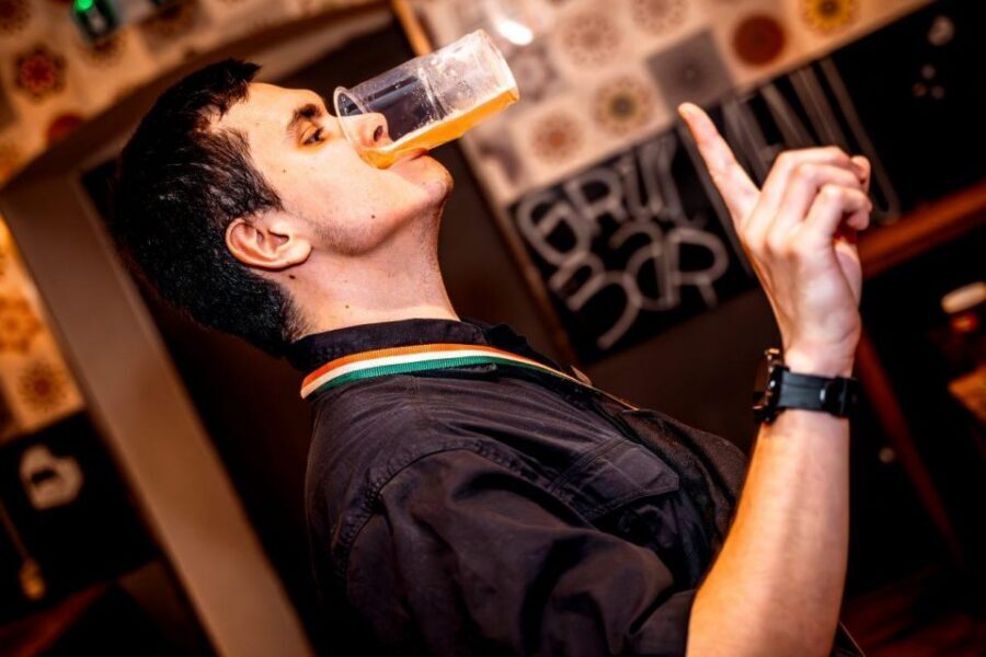 Amsterdam: Original Pub Crawl Party with VIP Entrance - What makes this VIP pub crawl worth your night