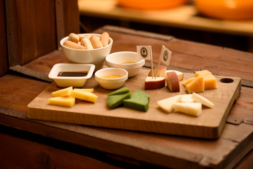 Amsterdam: Premium Henri Willig Cheese Tasting Experience - Dips and mustard: the pairing that makes you a real taster