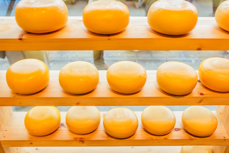 Amsterdam: Premium Henri Willig Cheese Tasting Experience - Two included drinks: the fun part of the pairing