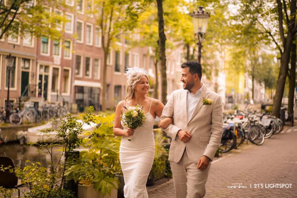 Amsterdam: Private Photoshoot for Couple, Family, or Solo - Choosing the right session length (15–50 minutes)
