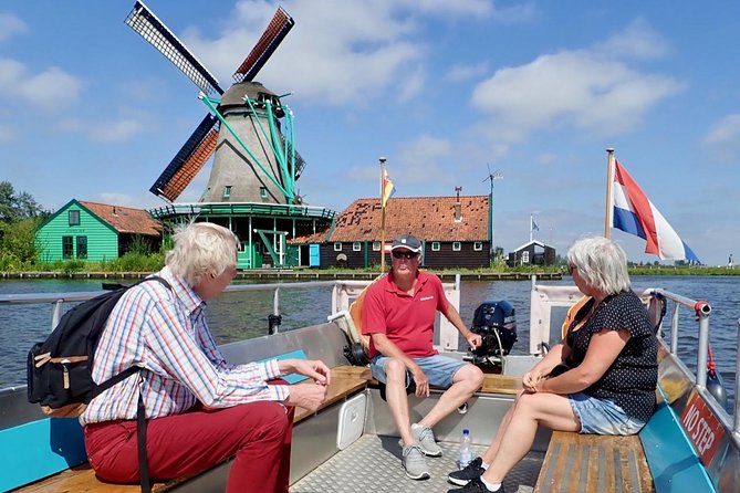 Amsterdam private tour to windmills, cheese farm and villages - Broek in Waterland: quiet wooden houses and a church made for soft soil