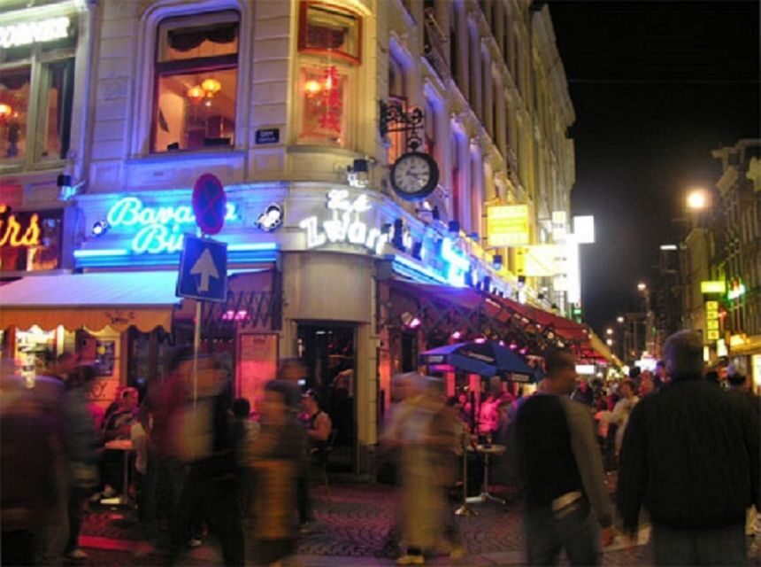 Amsterdam: Red Light District and Local Pub Tour - Oude Kerk to Warmoesstraat: How the Tour Builds Context