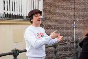 Amsterdam: Red Light District Tour - Starting on Prins Hendrikkade: quick orientation in the right place