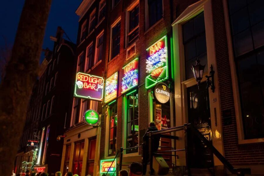 Amsterdam: Red Light District Tour in German/English/Italian - Oude Kerk and the Red-Light Paradox: Old Church, Modern Regulation