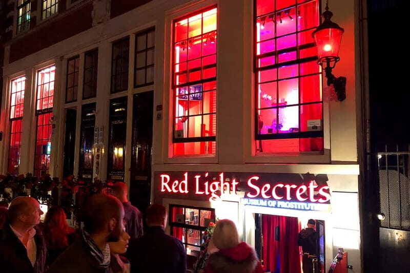 Amsterdam: Red Light District Tour - Starting on Prins Hendrikkade: quick orientation in the right place