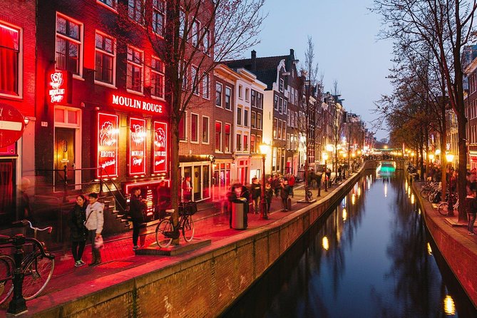Amsterdam Red Light District Walking Tour in EN/DE/IT/ES - Oudezijds Voorburgwal tips: how to explore safely on your own