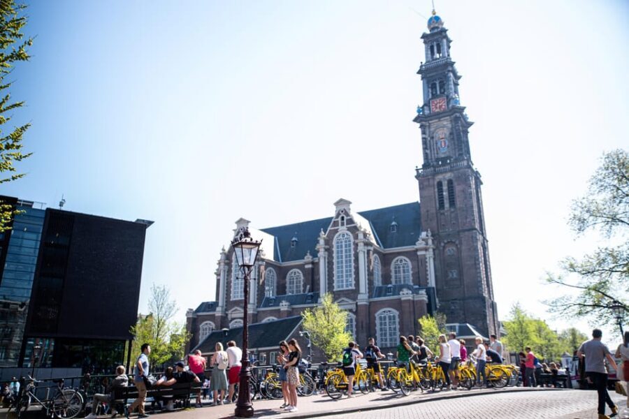 Amsterdam: Relaxed City Highlights Guided Bike Tour - Magere Brug and the luxury canal stretch: Skinny ‘Love’ Bridge to Herengracht