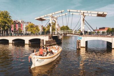 Amsterdam: Saloon Boat Cruise + Unlimited Drinks & Bite option - Onboard Setup: Step Up, Cool Air, and a Classic Saloon Feel