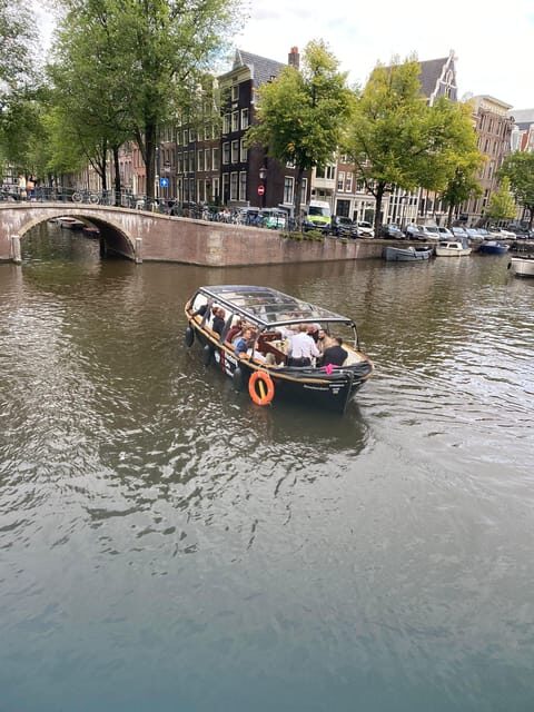 Amsterdam Small Group Canal Cruise inc Snacks/Drinks Winter - The 2-hour pacing: how the cruise keeps moving without feeling rushed