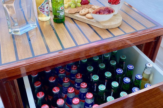 Amsterdam Small-Group Canal Cruise Including Snacks and Drinks - Snacks and the open bar: what’s actually included