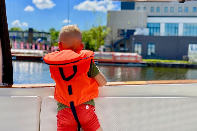 Amsterdam Small-Group Canal Cruise Including Snacks and Drinks - Comfort on an open boat: what to wear and how to plan