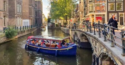 Amsterdam: Smoke and Lounge City Boat Cruise - The route: Herengracht, Prinsengracht, the Seven Bridges, and beyond