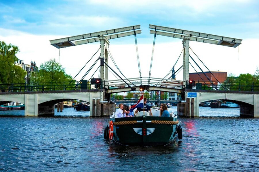 Amsterdam: The Newest Canal Cruise with Drink Option - Finding Eco Boats near Amsterdam Central Station (and not wandering)