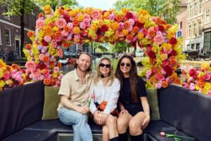 Amsterdam: The Original Flower Boat with Local Guide and Bar - Price and value: what $22 buys you in one hour