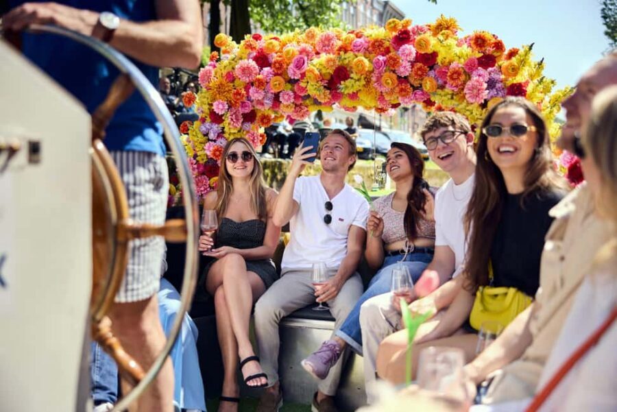 Amsterdam: The Original Flower Boat with Local Guide and Bar - Where you meet and how to start smoothly (Oudezijds Voorburgwal)