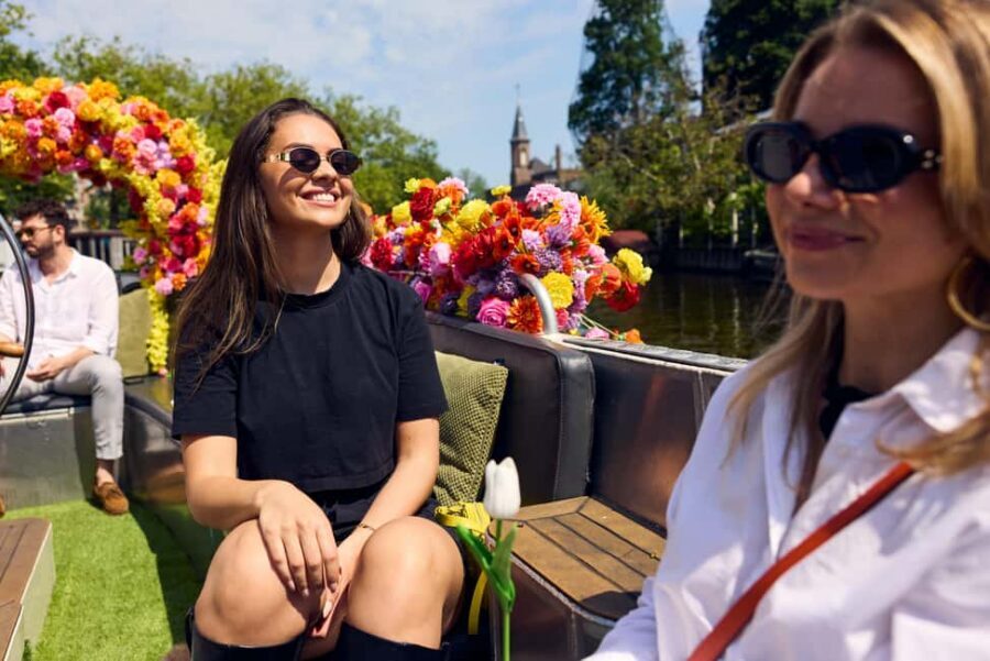 Amsterdam: The Original Flower Boat with Local Guide and Bar - Your route: the fast hit of Amsterdam canals and landmarks