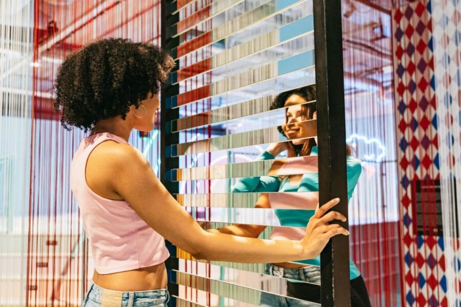Amsterdam: The Upside Down Museum Entrance Ticket - Dutch-themed tricks and playful set pieces: ice bath, metro, and silent disco