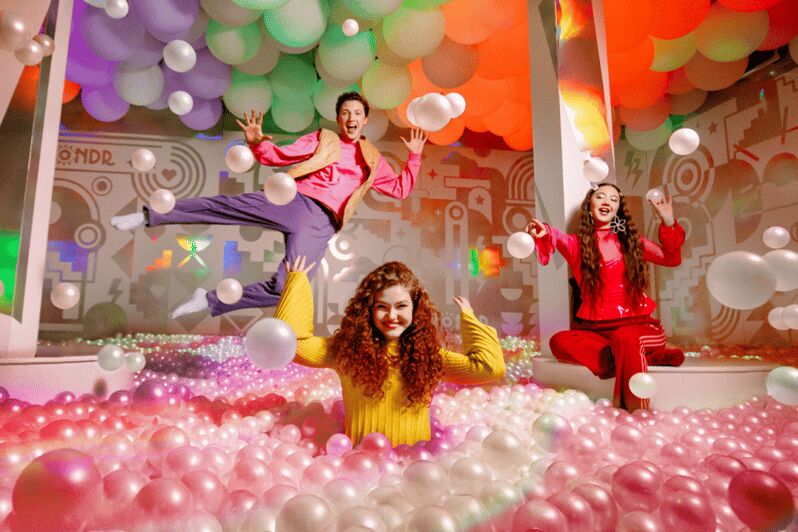 Amsterdam: WONDR Immersive Playground Experience Ticket - Best time to go: how to avoid photo bottlenecks and crowd stress
