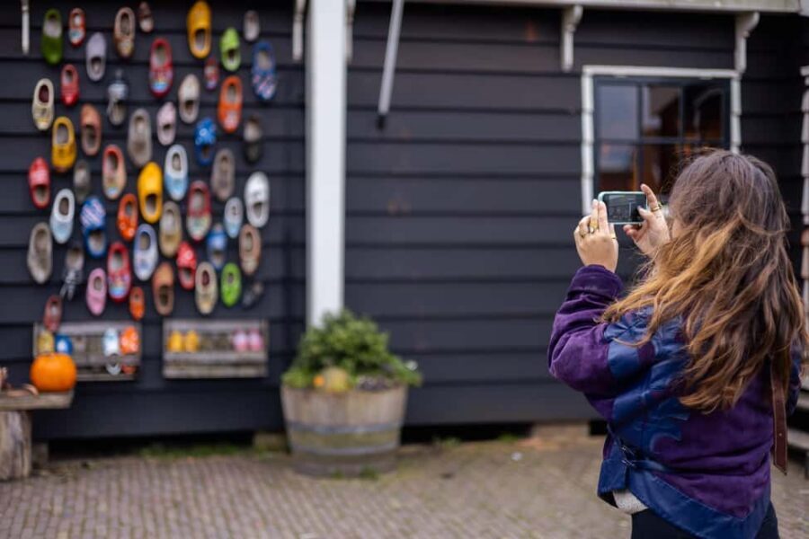 Amsterdam: Zaanse Schans windmills & Volendam Guided Tour - Wooden shoe factory and Dutch cheese tasting: the “how they made it” stops