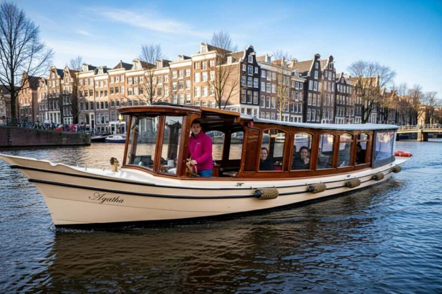 Amsterdam:1.5-Hour Canal Cruise local Guide, Drinks & Snacks - What the 1.5-hour cruise actually covers