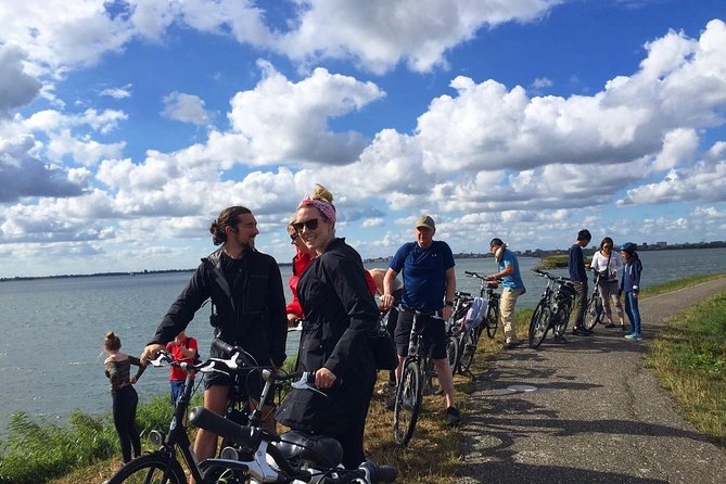 Amsterdam's Countryside Half-Day Bike Tour in Small Group - Weather, wind, and what to wear for a smooth ride
