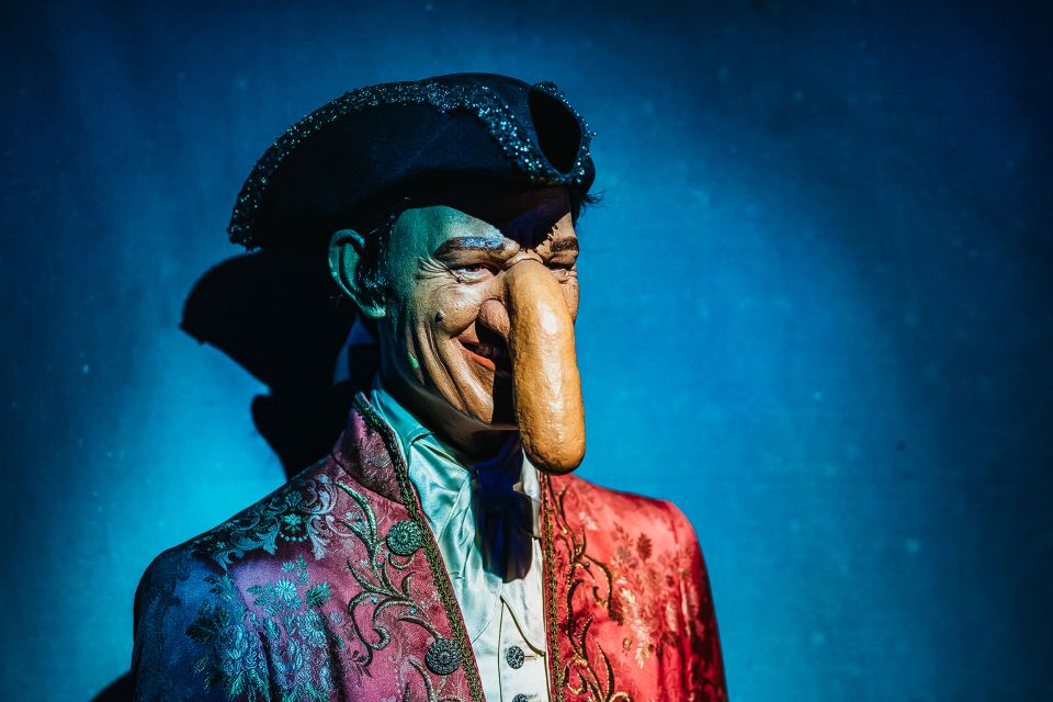 Amsterdam's Weirdest Museum: Believe It or Not! - The 7-Meter Robot and Space Tunnel: The Headline Stops