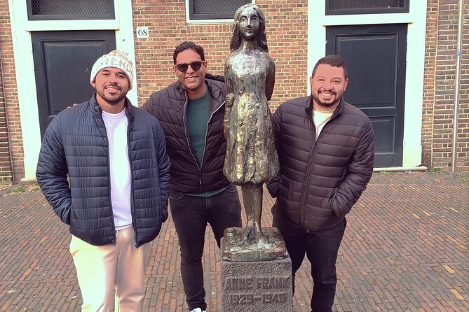 Anne Frank and Amsterdam Jewish History Walking Tour - Kattengat and der silveren spiegel: hidden people in a bar setting