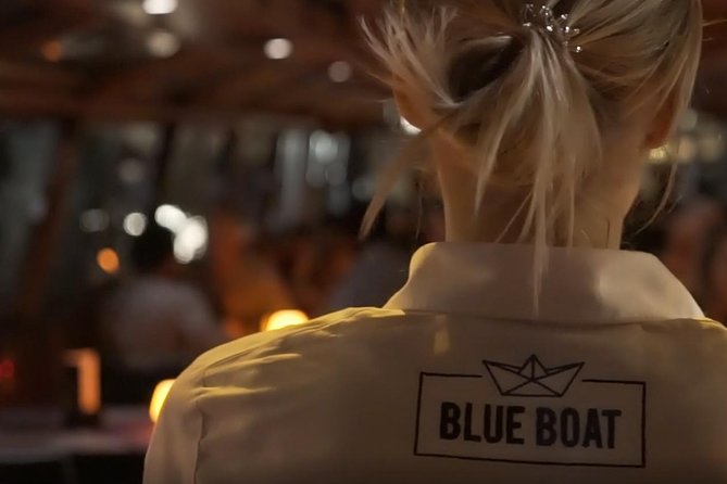 Evening Canal Cruise in Amsterdam with Wine & Cheese Option - The Wine and Cheese Box: Cozy, But Read This Before You Upgrade