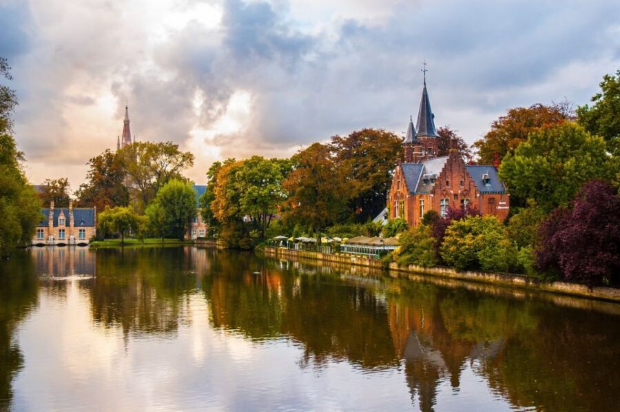 From Amsterdam: Bruges Day Trip in English with Boat Option - Gruuthuse Palace, Burg Square, and the Holy Blood Basilica