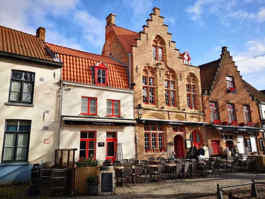 From Amsterdam: Bruges Day Trip in Spanish with Boat Option - Why Bruges feels magical on a one-day schedule