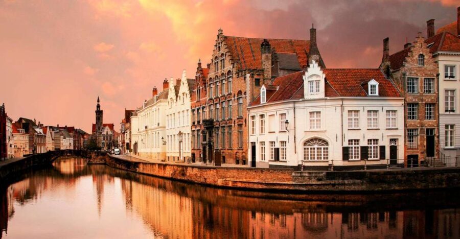 From Amsterdam: Bruges Day Trip in Spanish with Boat Option - Morning flow: where you’ll meet and start