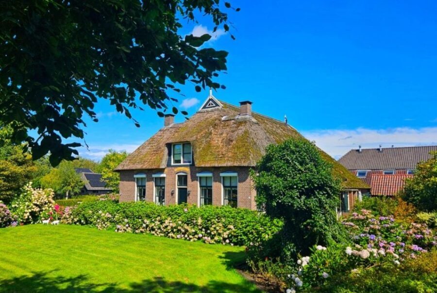 From Amsterdam: Giethoorn & Zaanse Schans Tour w/ Small Boat - Zaanse Schans Windmill Village: Cheese, Clogs, and Old-World Workshops