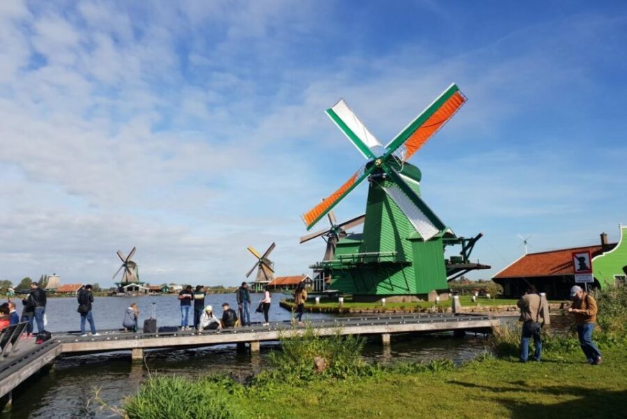 From Amsterdam: Giethoorn & Zaanse Schans Tour w/ Small Boat - Giethoorn on a Whisper Boat: Quiet Canals, Real Driving, and Thatched Views