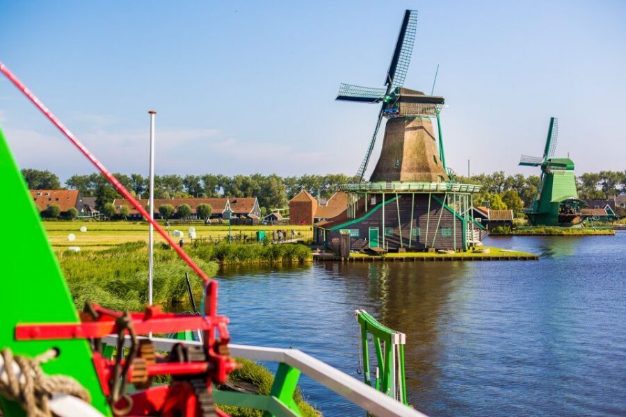 From Amsterdam: Keukenhof and Dutch Countryside Tour - De Ruijterkade meetup and the reality of a 10.5-hour day