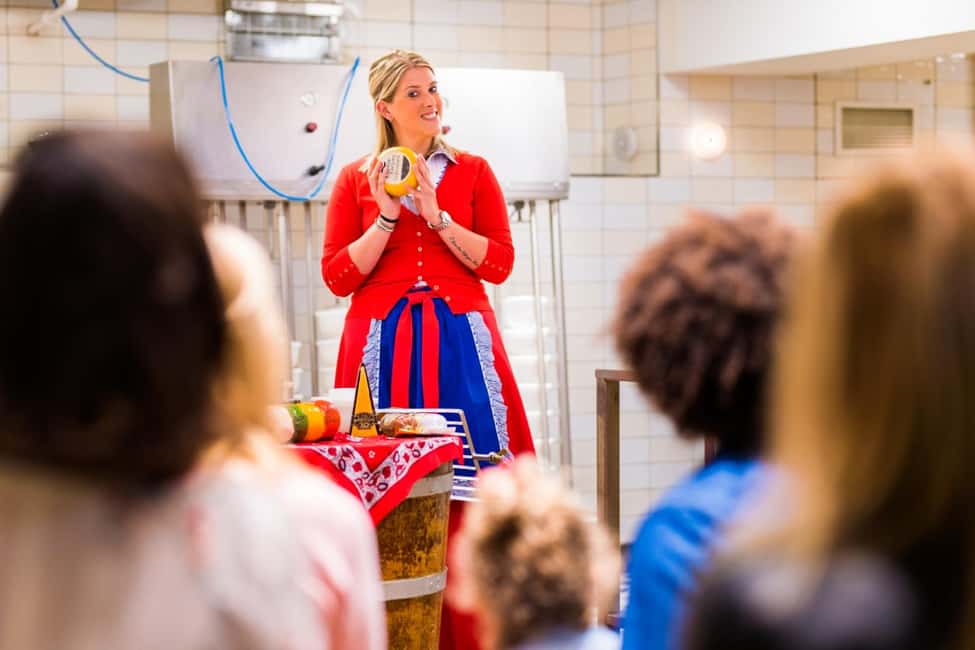 From Amsterdam: Zaanse Schans, Volendam, and Marken Day Trip - Cheese factory visit: the demo stop that many people remember