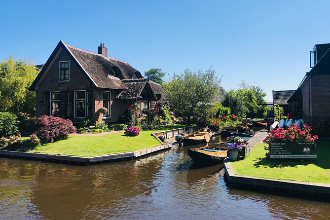Giethoorn, Afsluitdijk, Zaanse Schans Day Tour Incl Hotel Pick Up - Mercedes minibus logistics: pickup timing, seats, and comfort