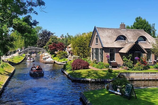Giethoorn Day Tour from Amsterdam with Small Boat Ride - Giethoorn on Foot: Car-Free Streets, Thatched Roofs, and “Water First”
